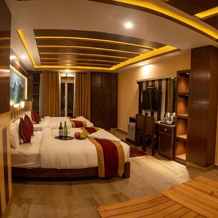 Hotel Satkar Pvt Ltd Pokhara Esterno foto