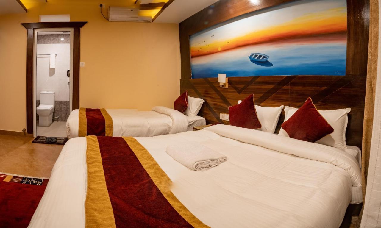Hotel Satkar Pvt Ltd Pokhara Esterno foto