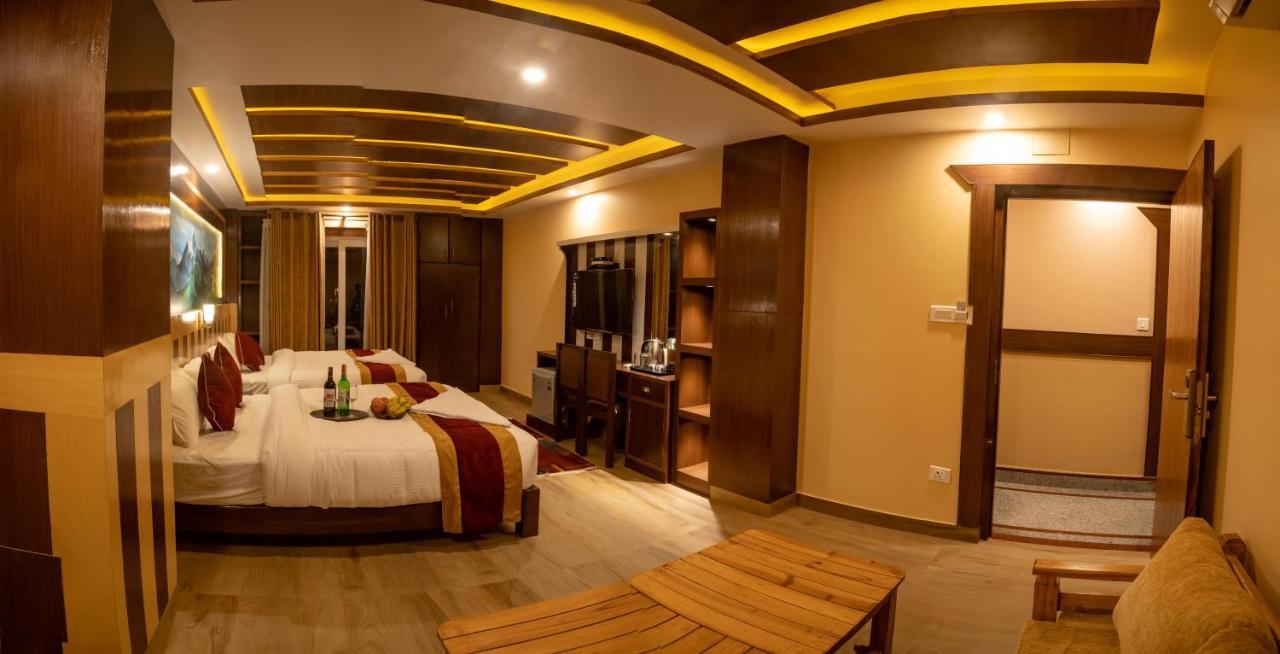 Hotel Satkar Pvt Ltd Pokhara Esterno foto