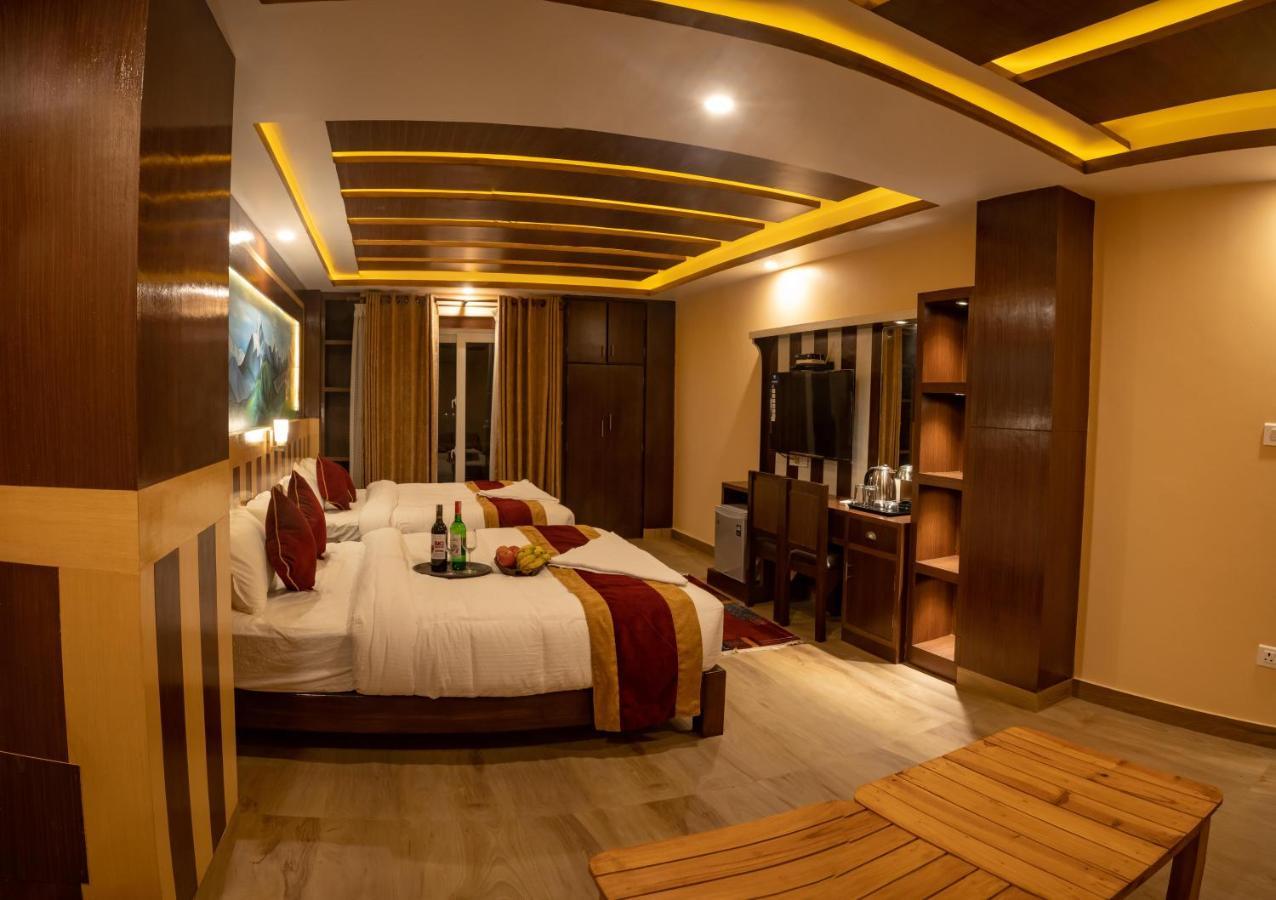 Hotel Satkar Pvt Ltd Pokhara Esterno foto