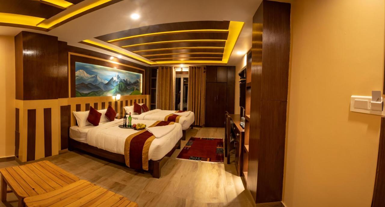 Hotel Satkar Pvt Ltd Pokhara Esterno foto